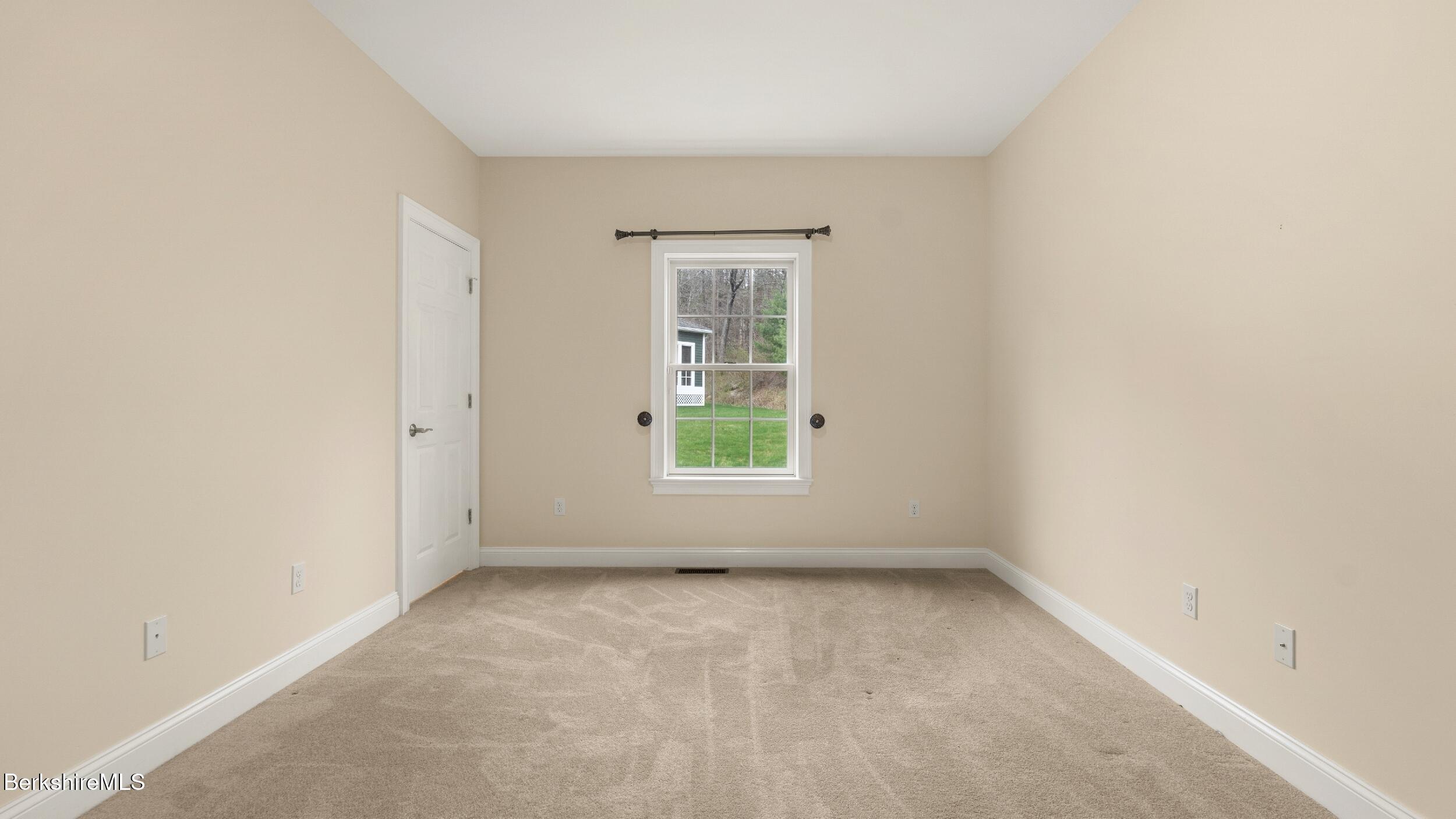 32 Aspen Way Pittsfield, MA 01201 - Photo 23 of 29 BEDROOM 2