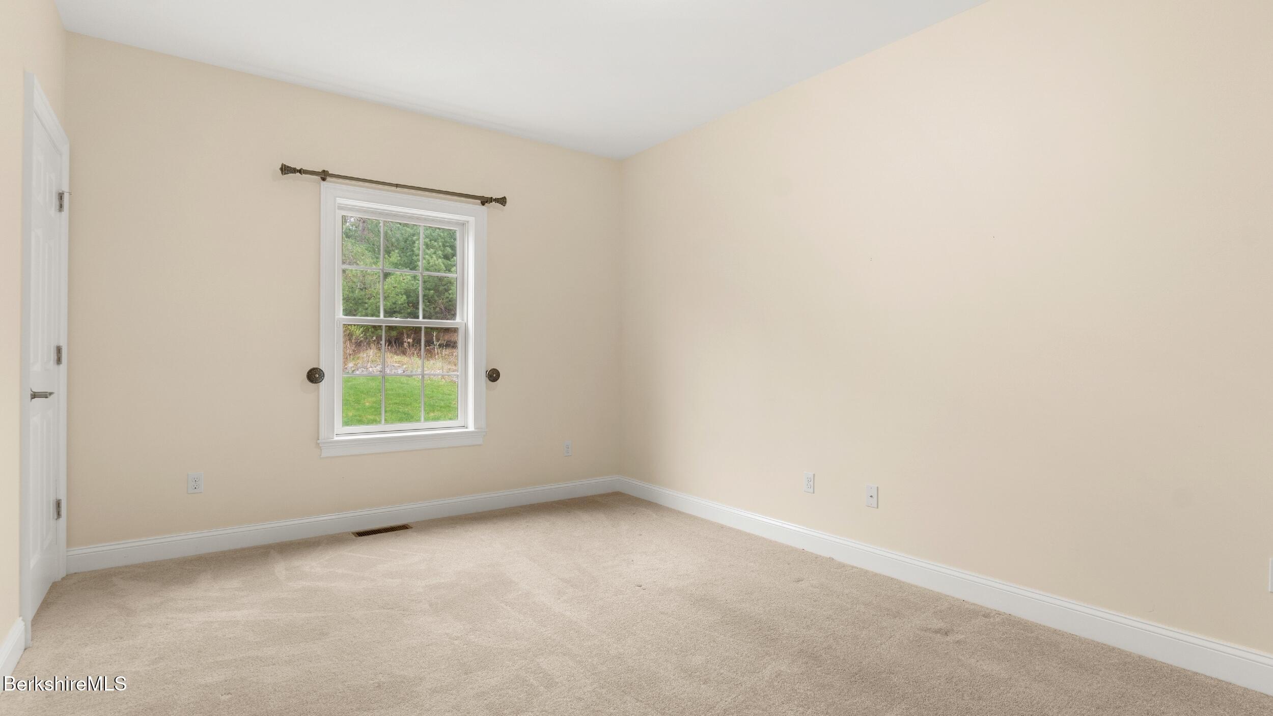32 Aspen Way Pittsfield, MA 01201 - Photo 24 of 29 BEDROOM 2