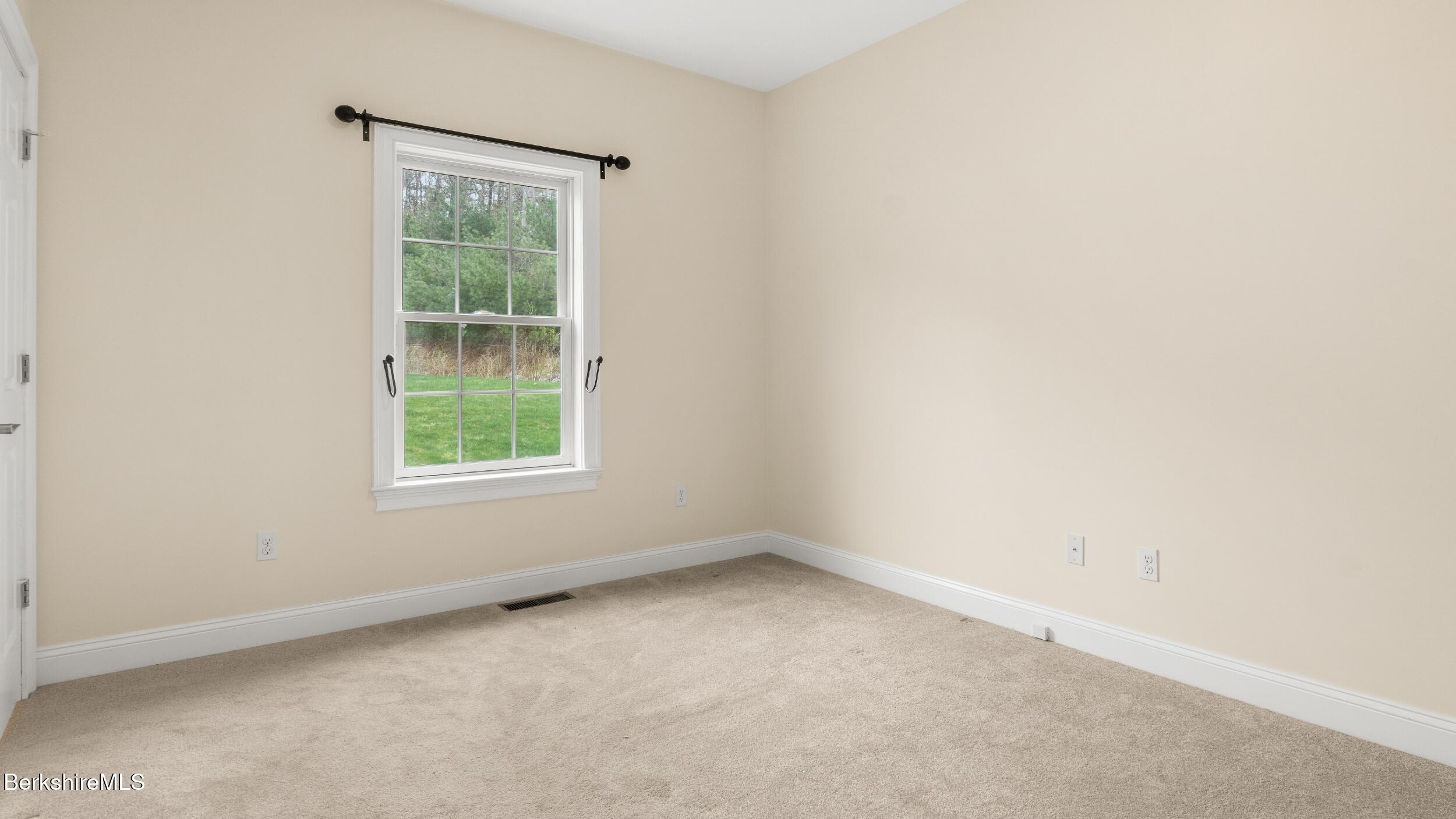 32 Aspen Way Pittsfield, MA 01201 - Photo 26 of 29 BEDROOM 3