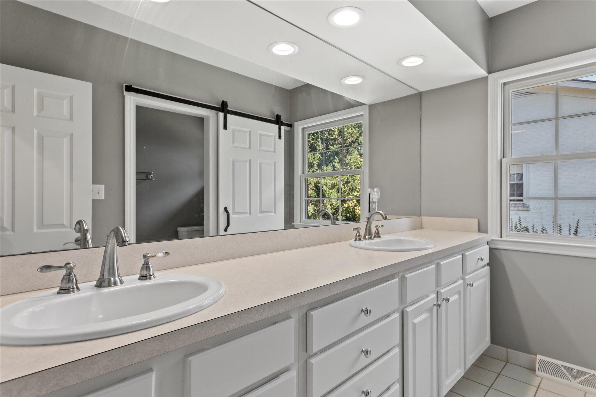 1880 Blairmore Road Lexington, KY 40502 - Photo 30 of 35 primary bath w/ dual vanity