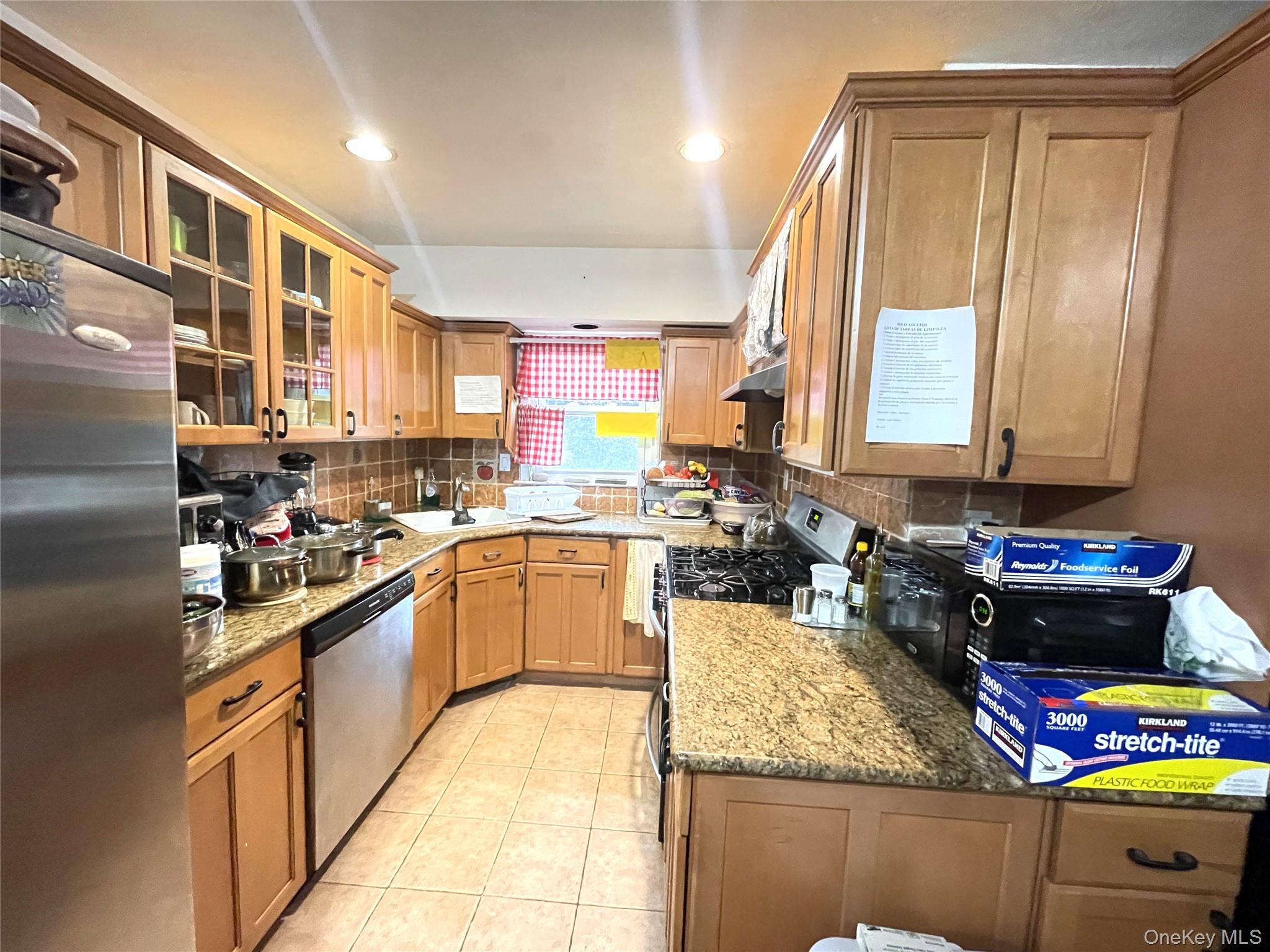 32 Edgewood Road Port Washington, NY 11050 - Photo 8 of 38 Gallery Image 8