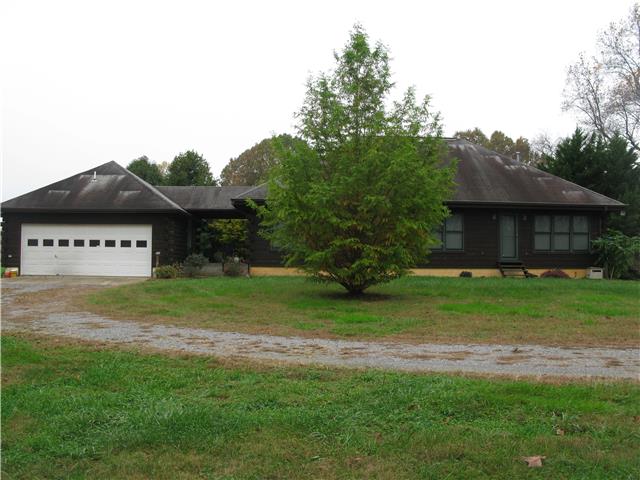 19 Slaterock Mill Road Taft, TN 38488 - Photo 4 of 20 a view of a house with a yard
