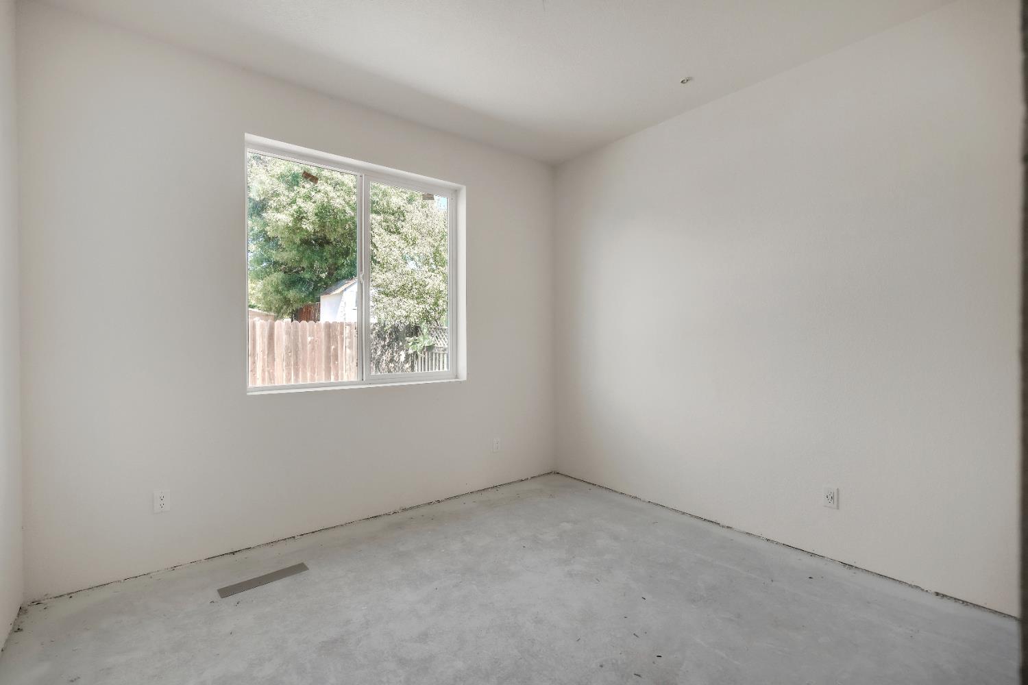 4688 Pacific Avenue Olivehurst, CA 95961 - Photo 71 of 91 an empty room with a window