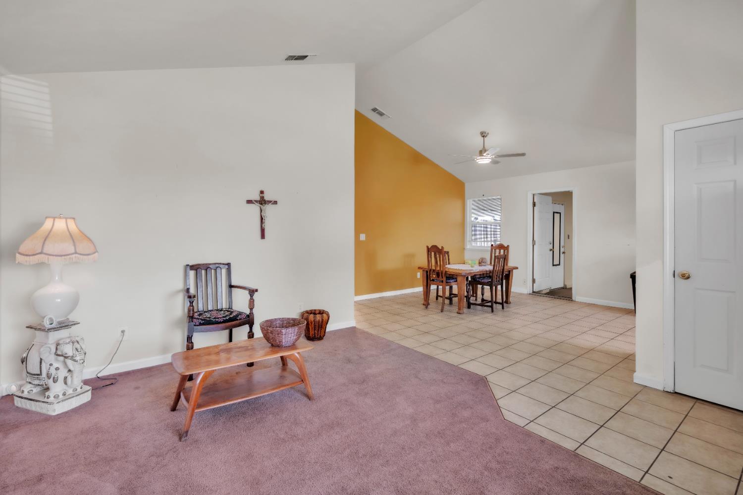4688 Pacific Avenue Olivehurst, CA 95961 - Photo 81 of 91 a view of a livingroom with furniture and a window