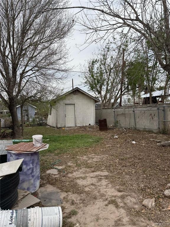 4706 North Trosper Road Mission, TX 78573 - Photo 7 of 15 a backyard of a house with table and chairs