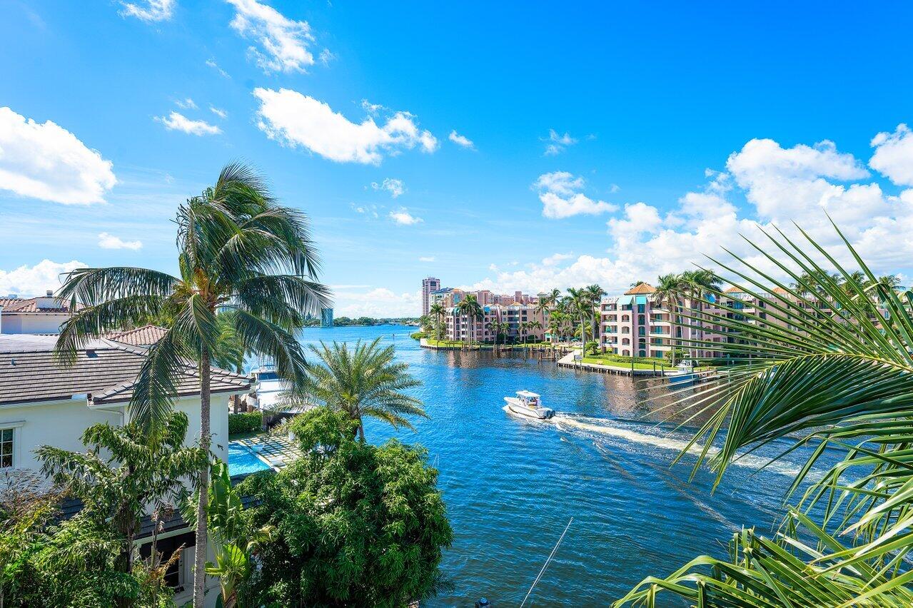 155 Southeast Spanish Trail Boca Raton, FL 33432 - Photo 9 of 20 Primary Suite View