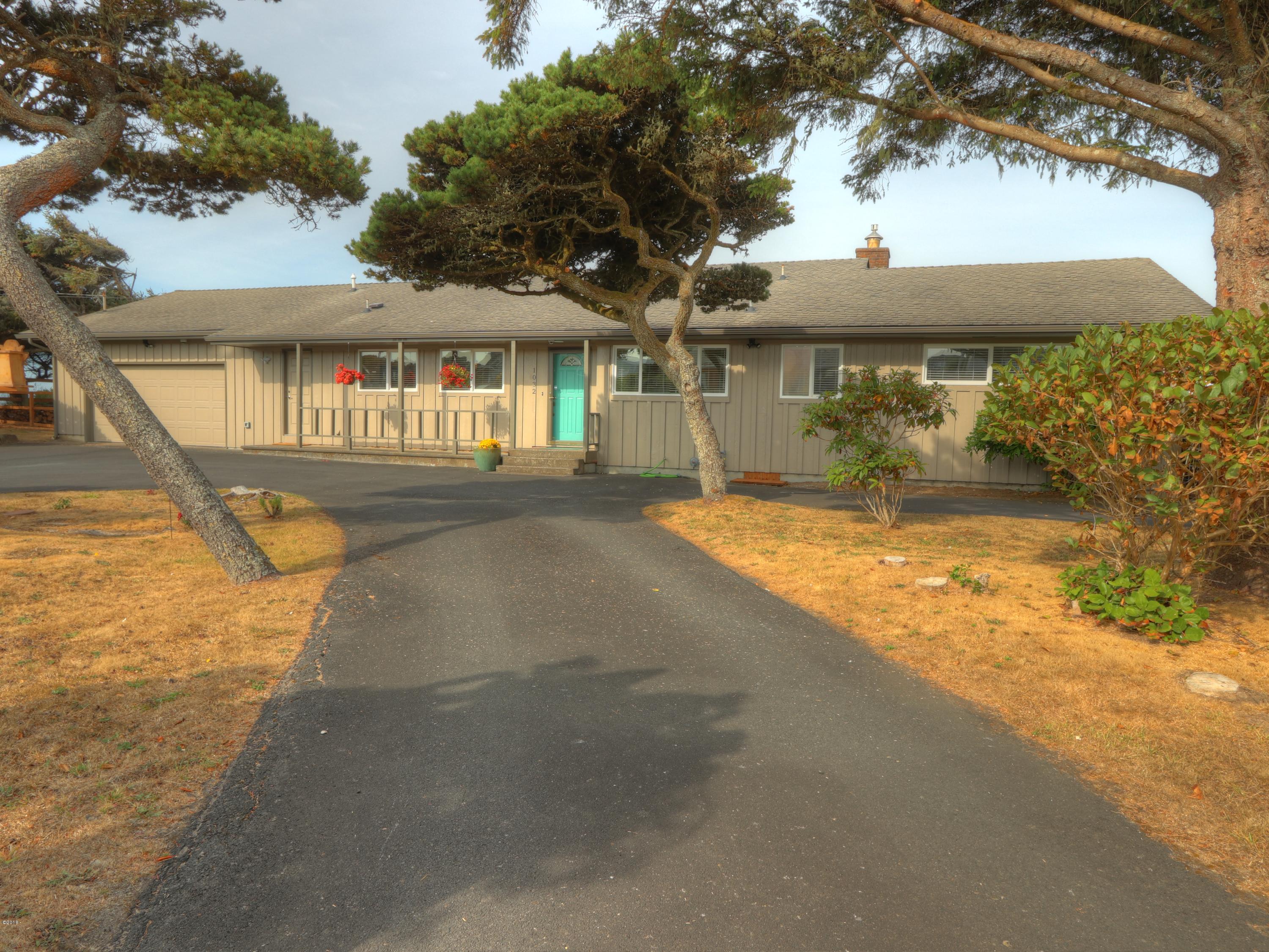 1032 Southwest Mark Street Newport, OR 97365 - Photo 24 of 37 Front Yard