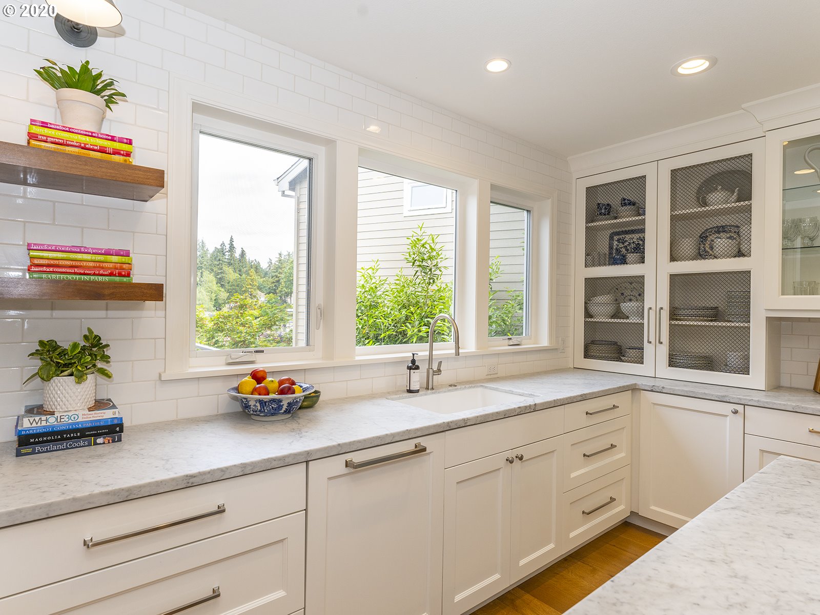 4245 West Bay Road Lake Oswego, OR 97035 - Photo 9 of 32 Gallery Image 9