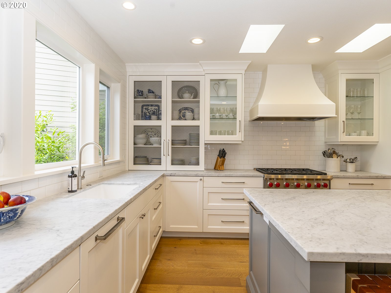 4245 West Bay Road Lake Oswego, OR 97035 - Photo 10 of 32 Gallery Image 10