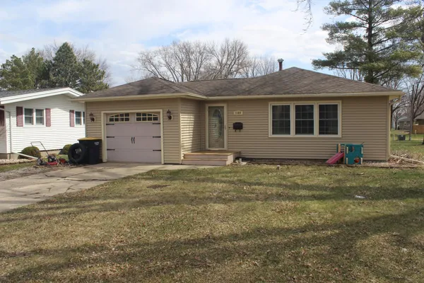 $120,000 | 1109 South Moore Street, Blue Earth, MN 56013