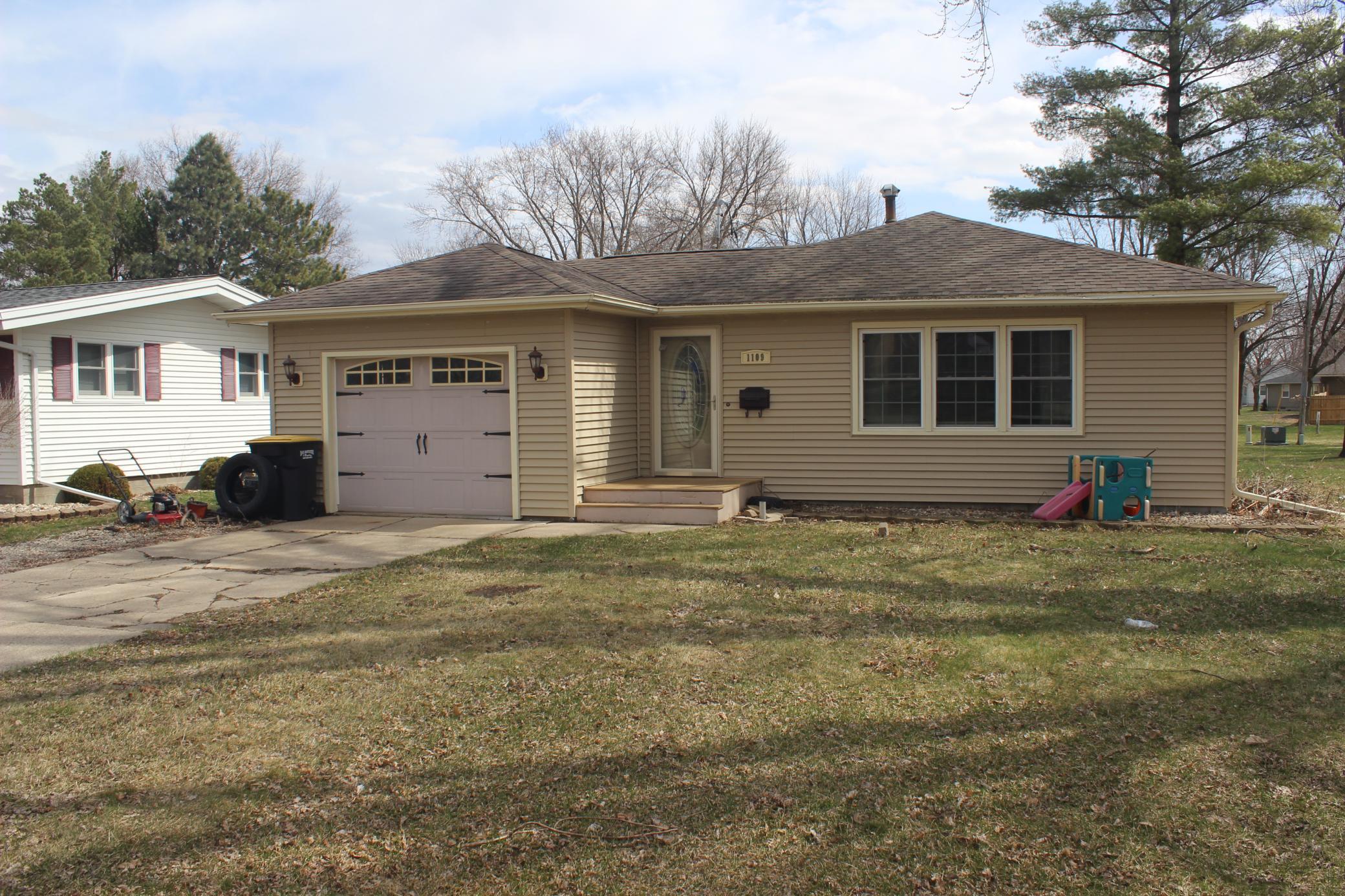 1109 South Moore Street Blue Earth, MN 56013 - Photo 1 of 29