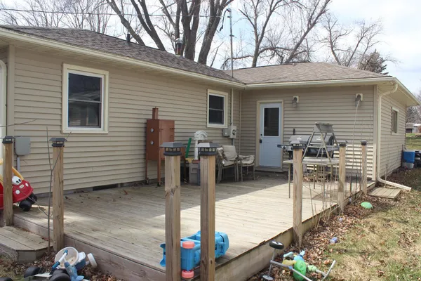 $120,000 | 1109 South Moore Street, Blue Earth, MN 56013