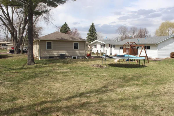 $120,000 | 1109 South Moore Street, Blue Earth, MN 56013