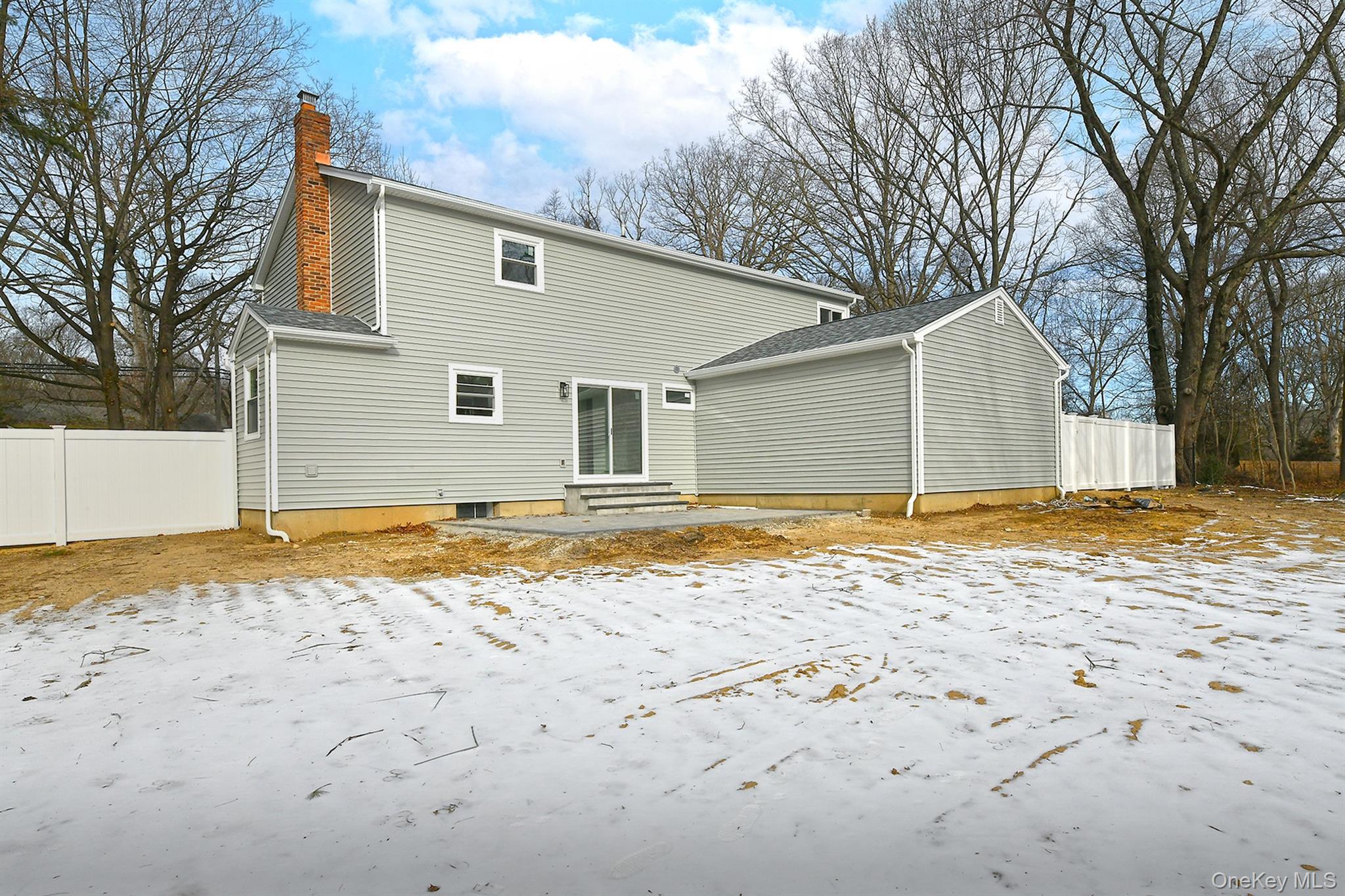 34 Warner Road Huntington, NY 11743 - Photo 39 of 39 a view of a backyard of the house