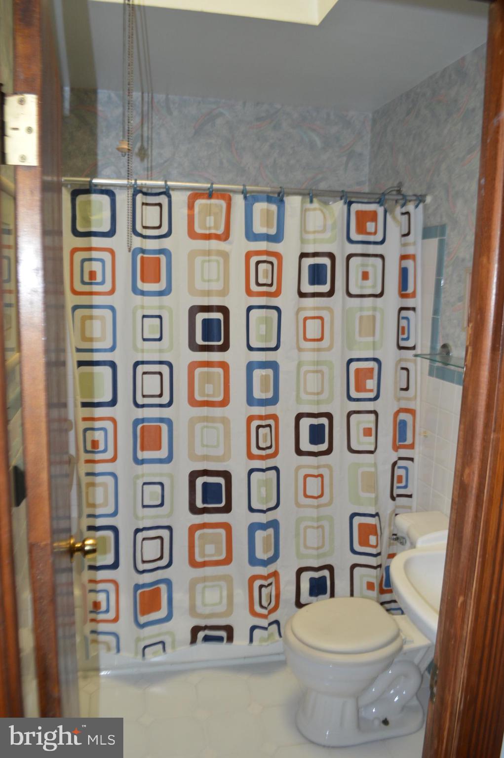 10215 Calera Road Philadelphia, PA 19114 - Photo 16 of 16 Bath