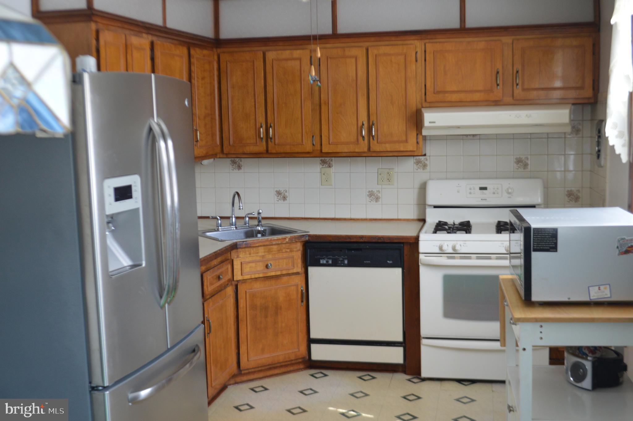 10215 Calera Road Philadelphia, PA 19114 - Photo 4 of 16 Eat - In Kitchen
