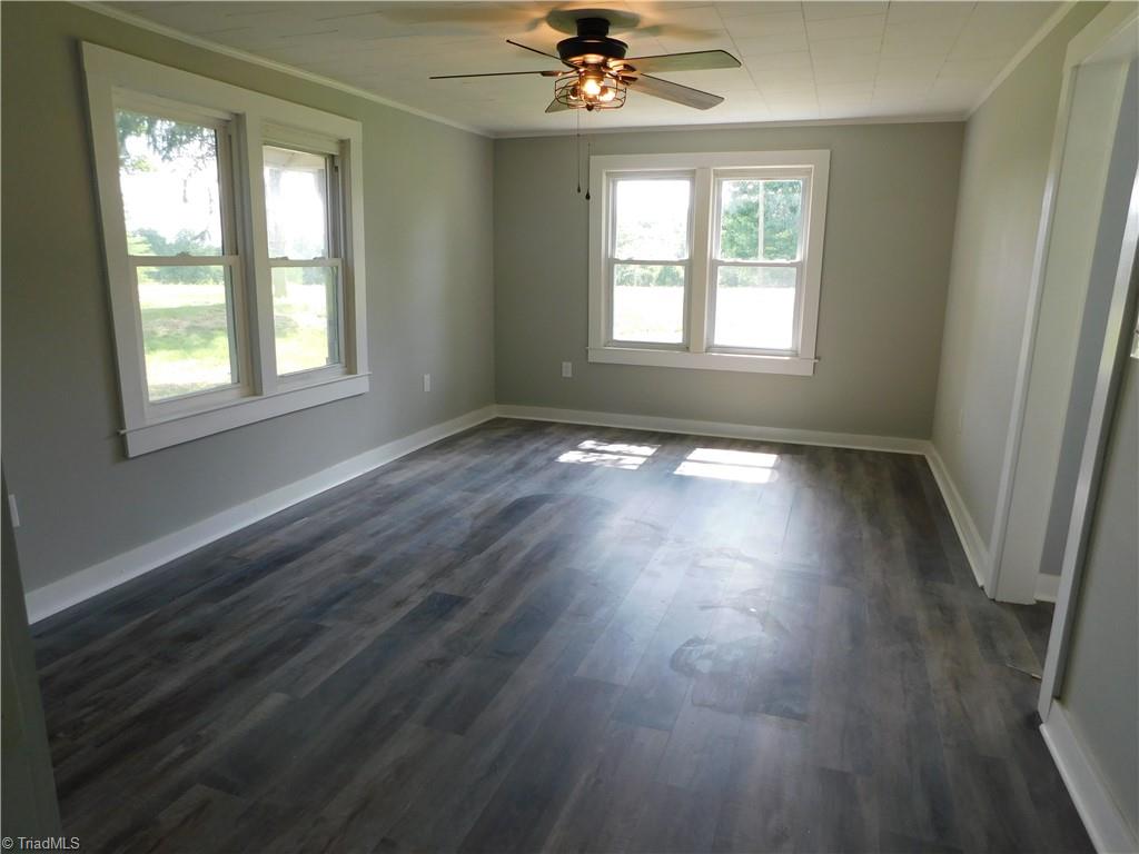 1135 Doc Hundley Road Westfield, NC 27053 - Photo 14 of 30 Living room