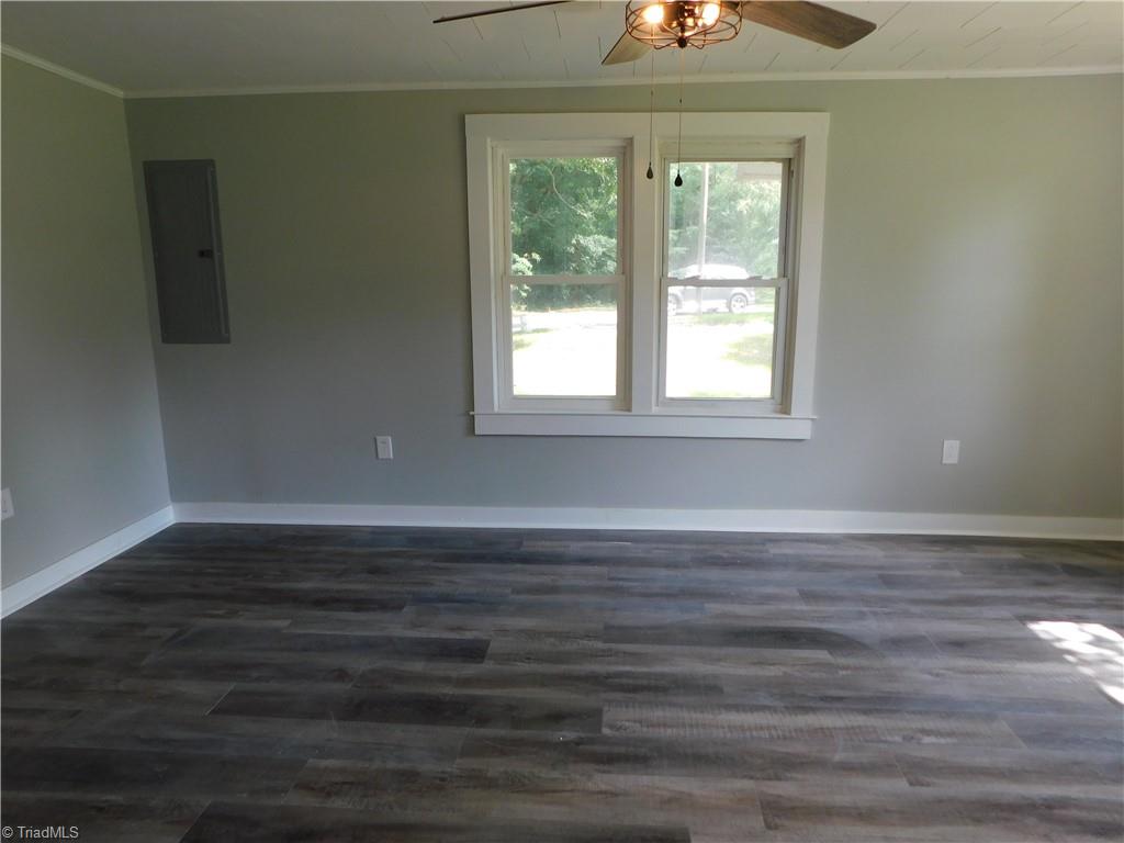 1135 Doc Hundley Road Westfield, NC 27053 - Photo 15 of 30 Living room