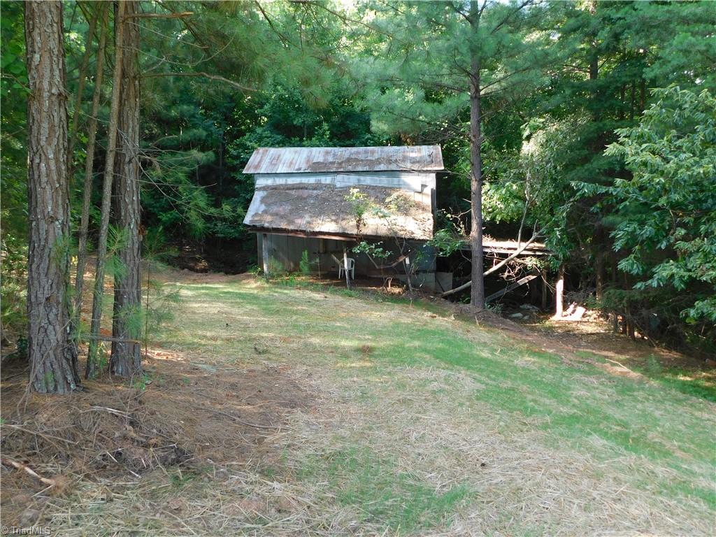1135 Doc Hundley Road Westfield, NC 27053 - Photo 30 of 30 Large barn