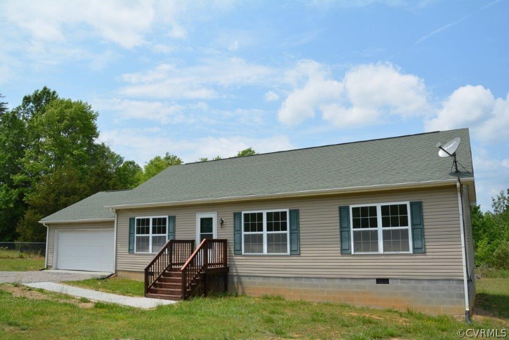 2372 Stage Coach Road Farmville, VA 23901 - Photo 1 of 13 a view of a yard in front of house