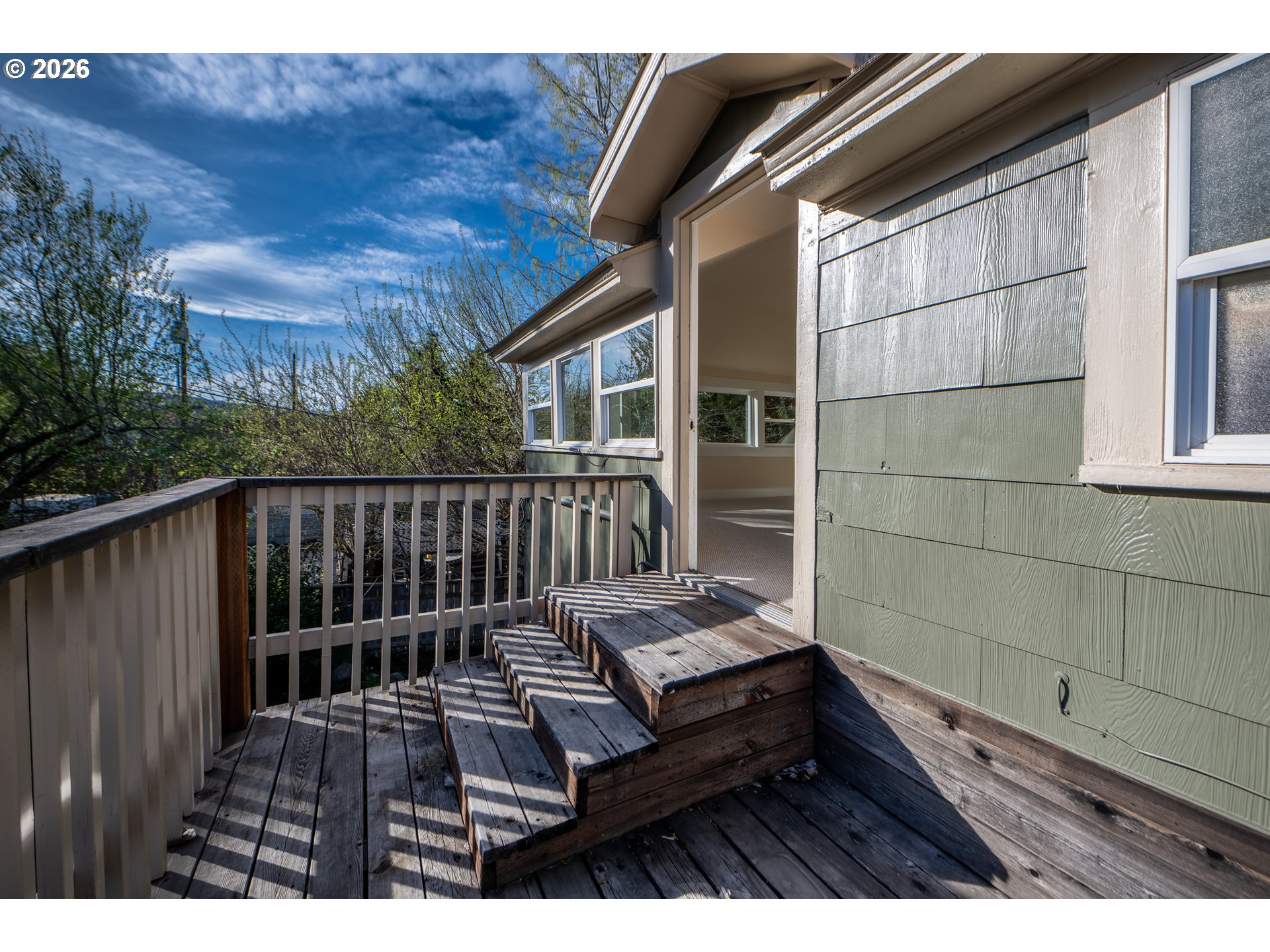 110 West 8th Street The Dalles, OR 97058 - Photo 29 of 43 a view of sitting area in balcony
