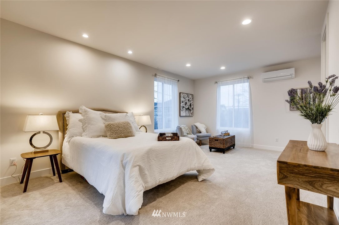 5603 42nd Avenue Southwest Seattle, WA 98136 - Photo 19 of 40 a spacious bedroom with a bed and a potted plant