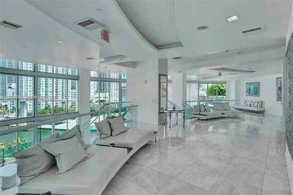 $4,300 | 350 South Miami Avenue, Unit 2702, Miami, FL 33130