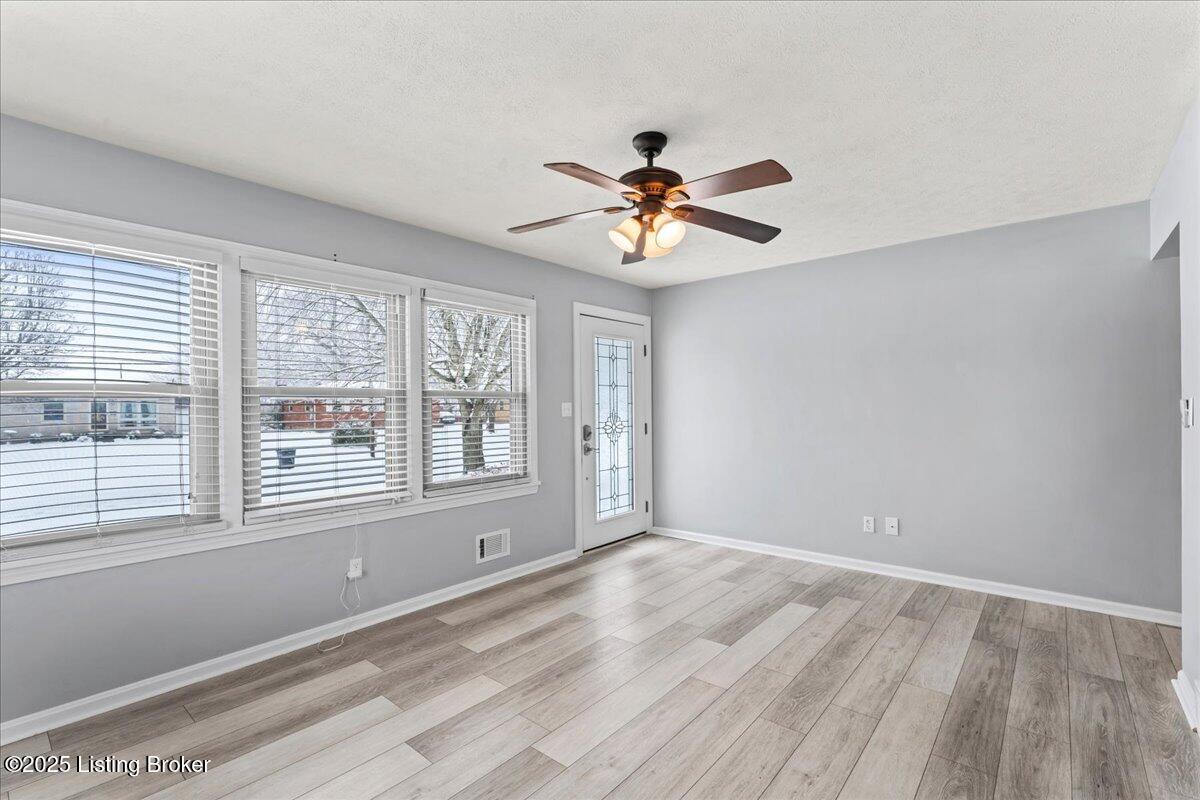 10610 Torrington Road Louisville, KY 40272 - Photo 4 of 28 10-DSC08480