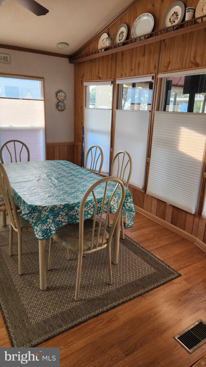 111 Beach Harbor Road, Unit 194C Grasonville, MD 21638 - Photo 10 of 24 Bright and inviting dining space.