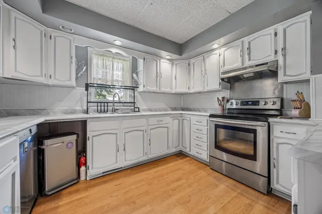 $239,995 | 809 10th Street, Hatton, ND 58240