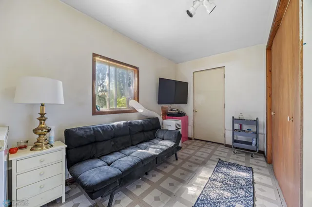 $239,995 | 809 10th Street, Hatton, ND 58240