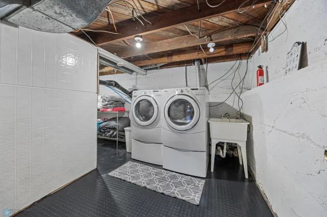 $239,995 | 809 10th Street, Hatton, ND 58240