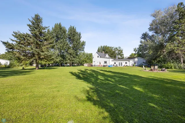 $239,995 | 809 10th Street, Hatton, ND 58240