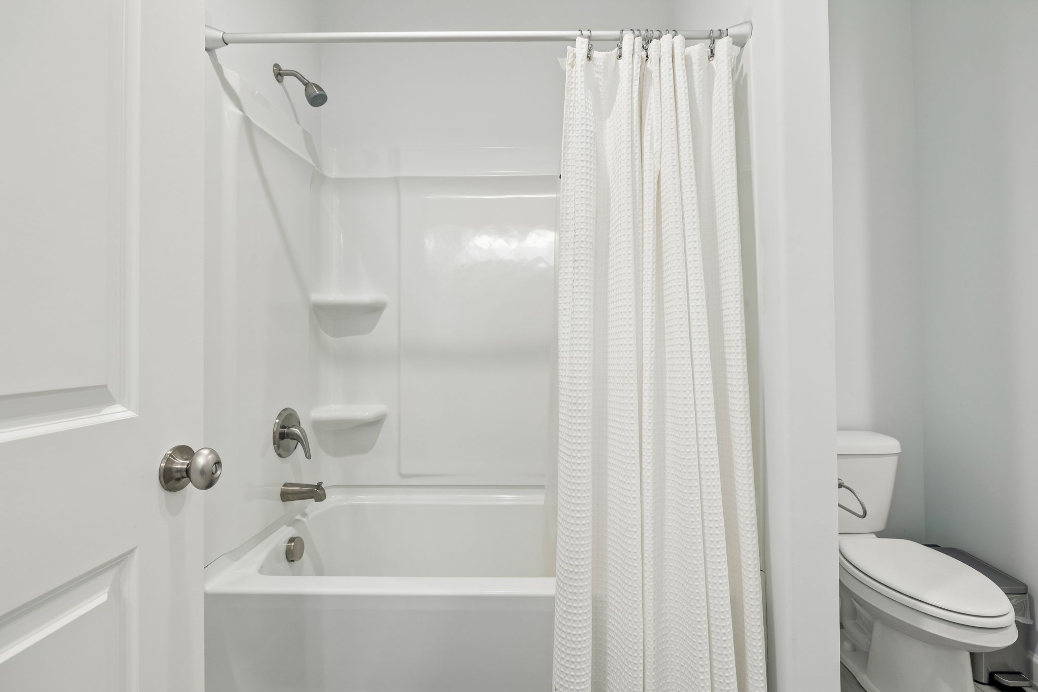 1008 Quillen Way Lebanon, TN 37087 - Photo 31 of 54 a bathroom with a bathtub and a toilet