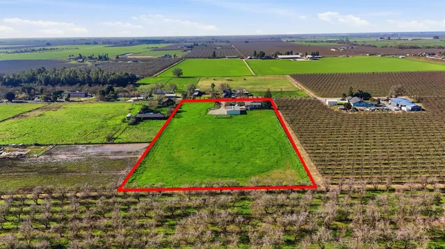 an aerial view of a tennis ground and a lots of buildings in the background