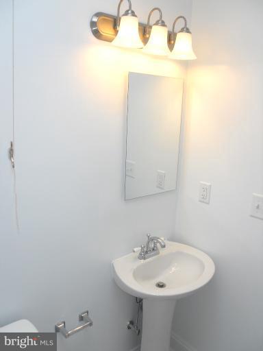 3813 Belair Road Baltimore, MD 21213 - Photo 10 of 21 Bath