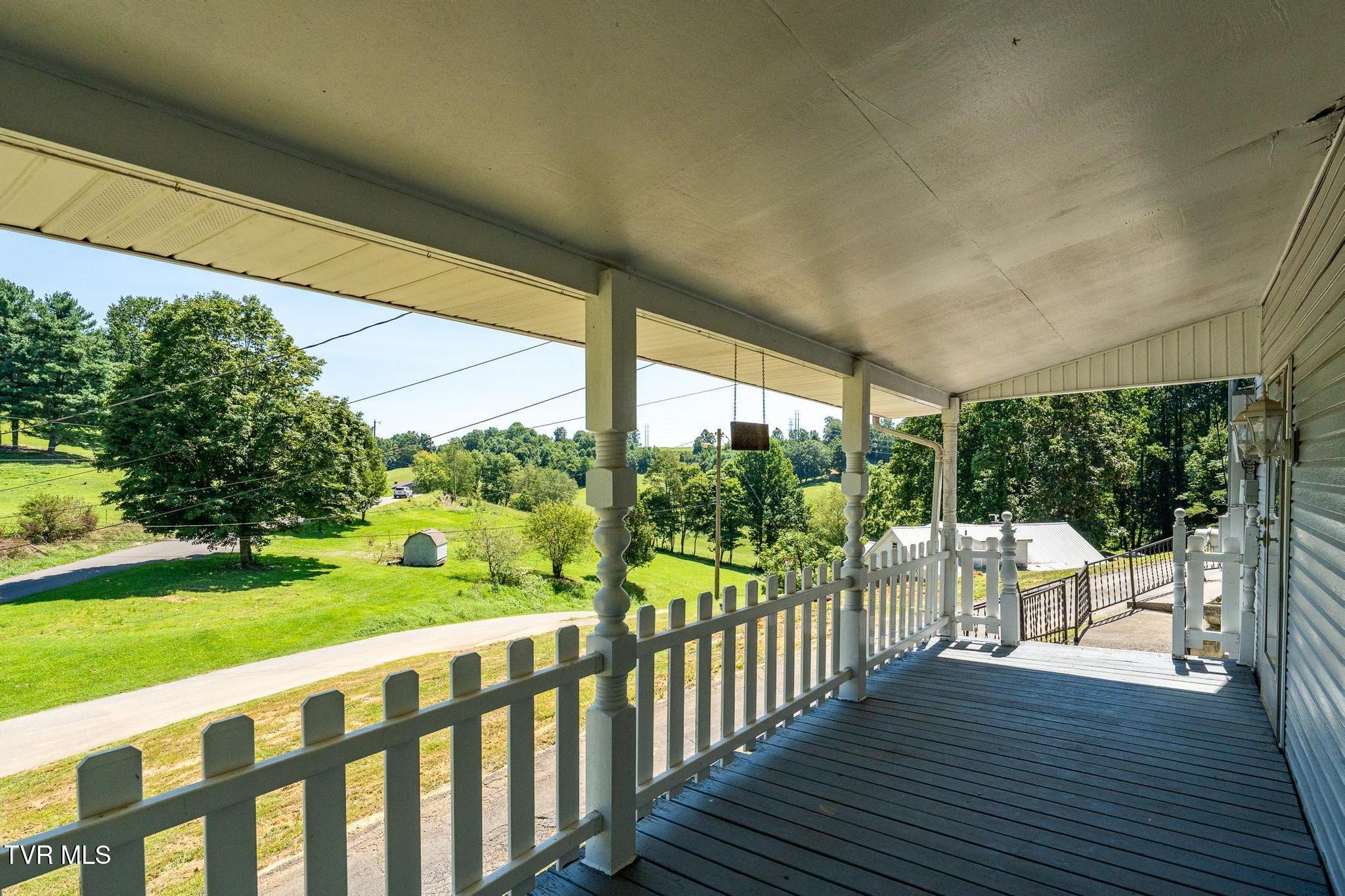 10590 Oak Grove Road Bristol, VA 24202 - Photo 31 of 42 10590 Oak Grove Rd (50 of 78)