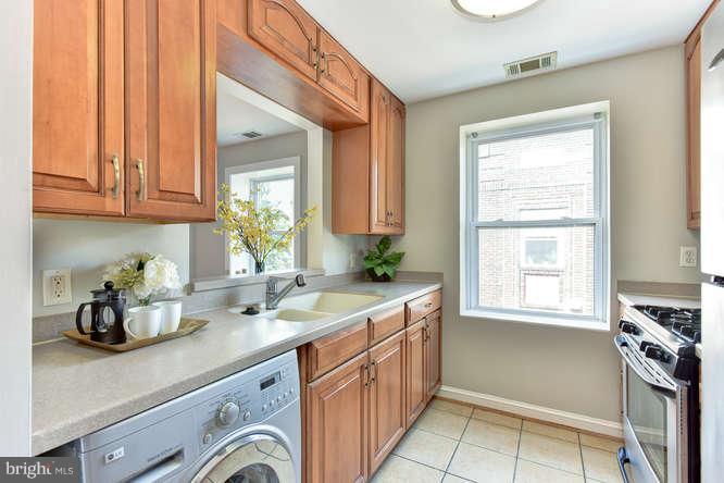 1439 Spring Road Northwest, Unit 301 Washington, DC 20010 - Photo 13 of 28 Kitchen