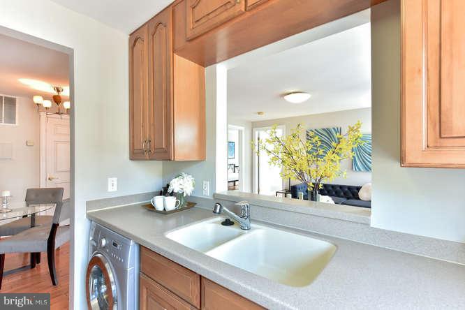 1439 Spring Road Northwest, Unit 301 Washington, DC 20010 - Photo 15 of 28 Kitchen