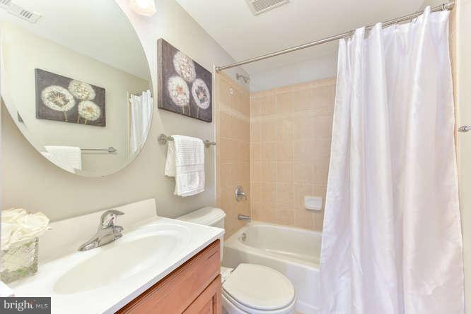 1439 Spring Road Northwest, Unit 301 Washington, DC 20010 - Photo 28 of 28 Bath