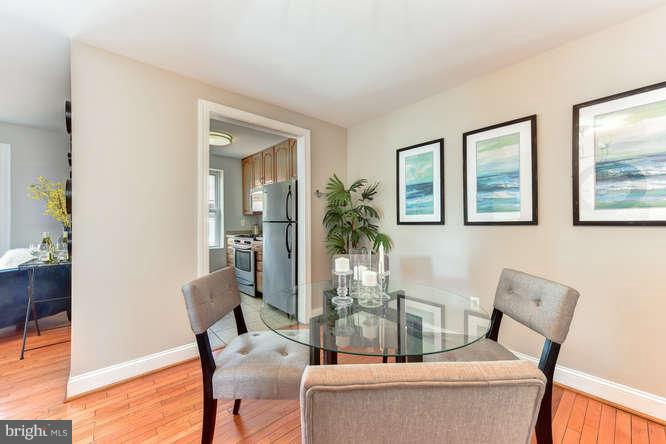 1439 Spring Road Northwest, Unit 301 Washington, DC 20010 - Photo 7 of 28 Living Room