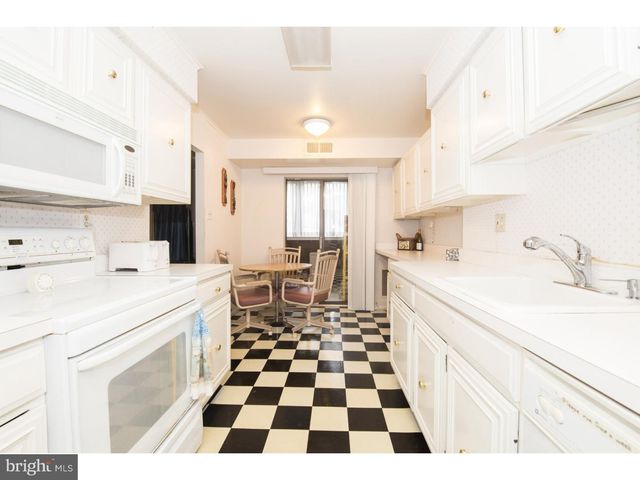 $190,000 | 930 Montgomery Avenue, Unit T6, Bryn Mawr, PA 19010