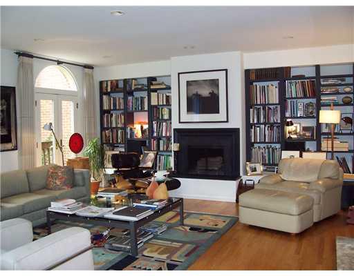 410 Schenley Road Pittsburgh, PA 15217 - Photo 3 of 12 Living Room.