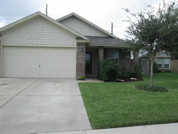 a front view of house with yard