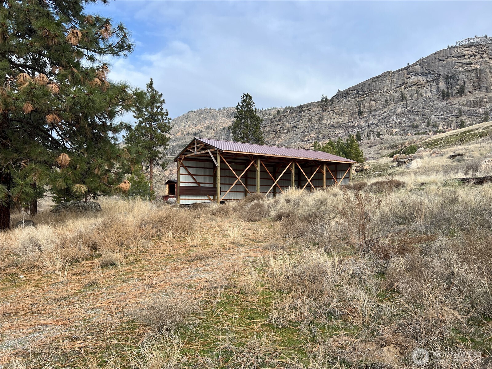 105 Swanson Mill Road Oroville, WA 98844 - Photo 22 of 37 a backyard of a house with lots of green space