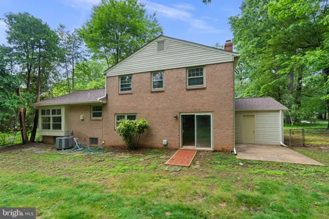$900,000 | 1585 Kimblewick Road, Potomac, MD 20854