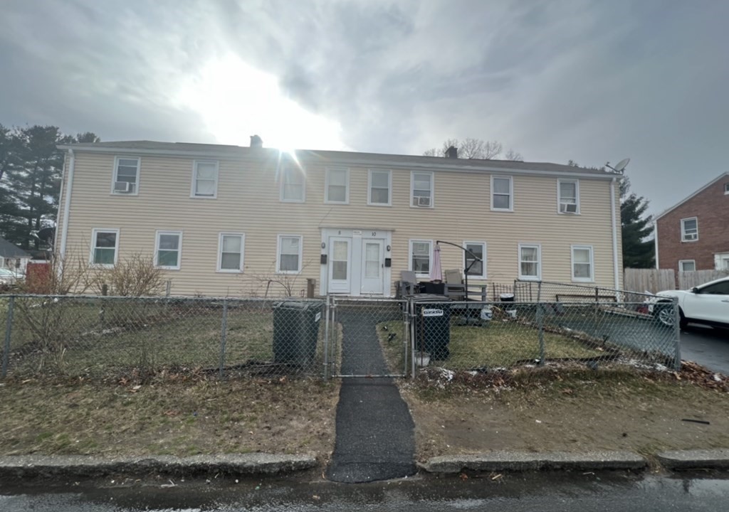 8-12 Kelly Place Springfield, MA 01104 - Photo 1 of 14 Gallery Image 1