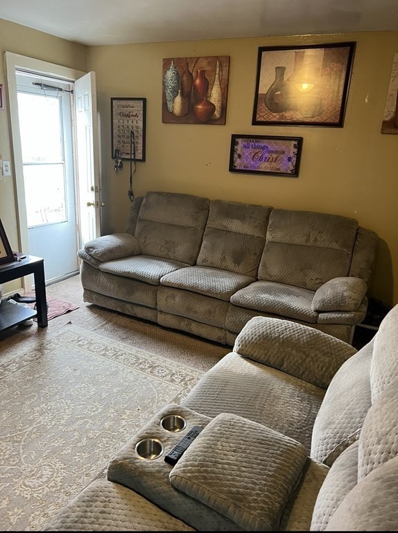 8-12 Kelly Place Springfield, MA 01104 - Photo 5 of 14 Gallery Image 5