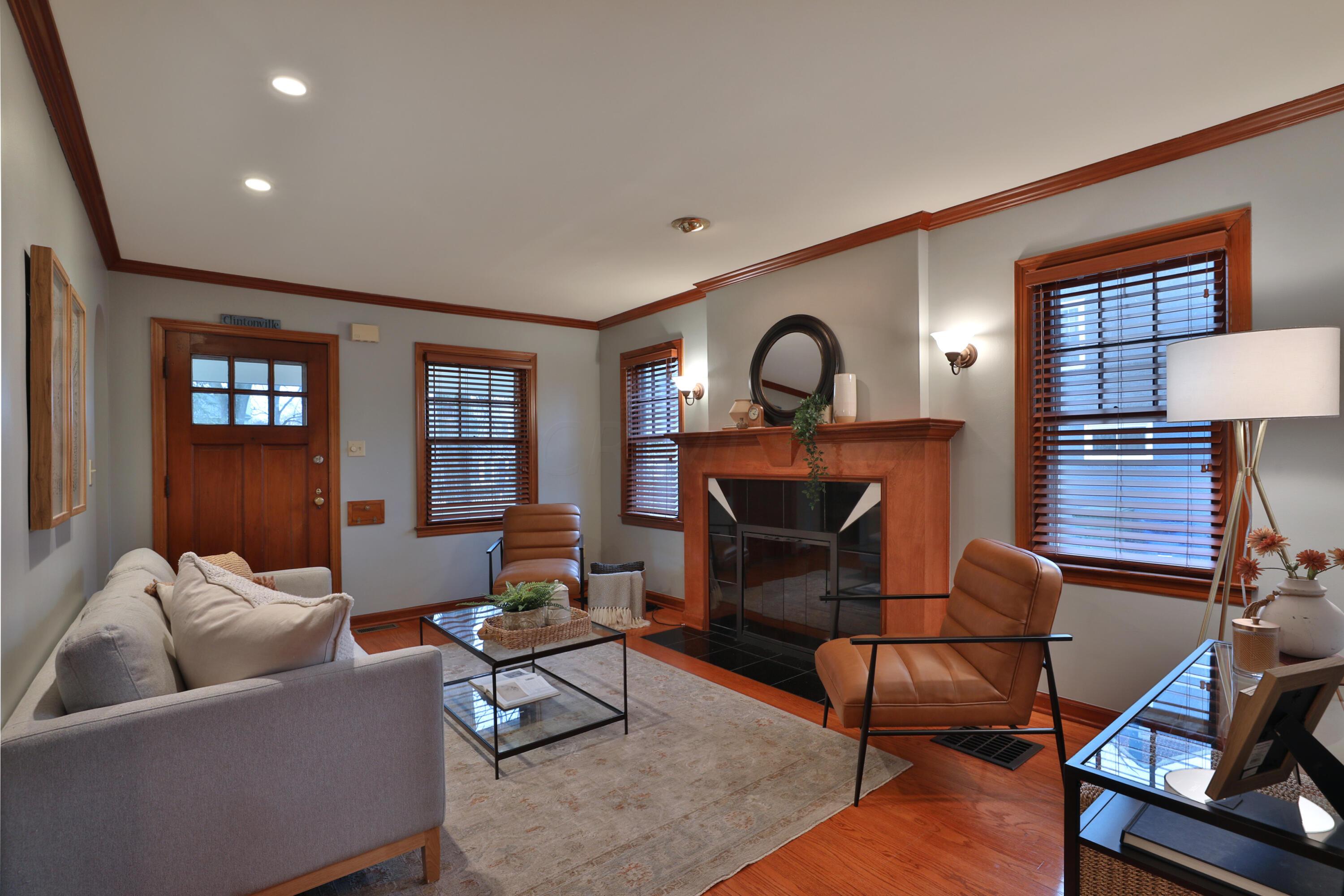 630 Garden Road Columbus, OH 43214 - Photo 6 of 41 Living Room