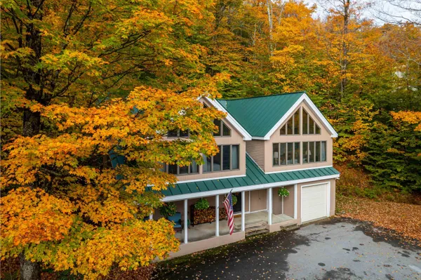 $975,000 | 17 Roundtree Road, Winhall, VT 05340